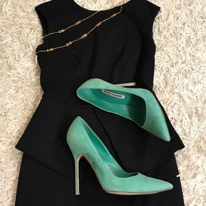Manolo Blahnik 39 / 8.5 green suede pumps.